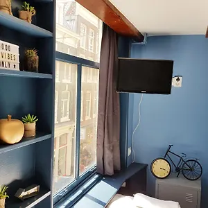 urban-vibes-guesthouse.amsterdamhotelsnl.com/