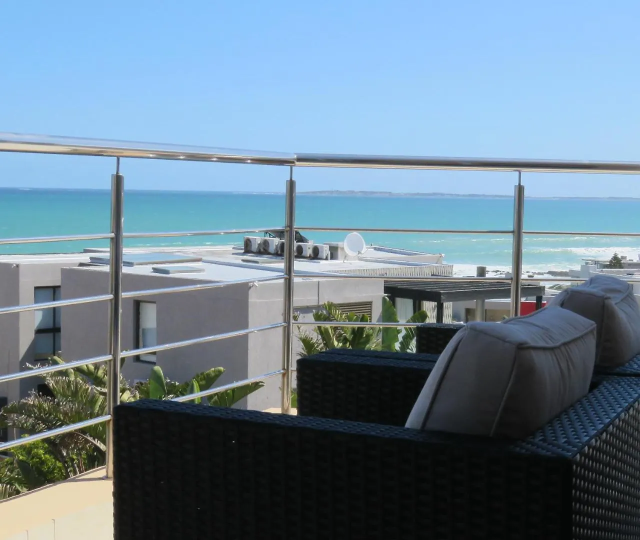*****  Gull On The Bay Boutique Guest House Bloubergstrand South Africa